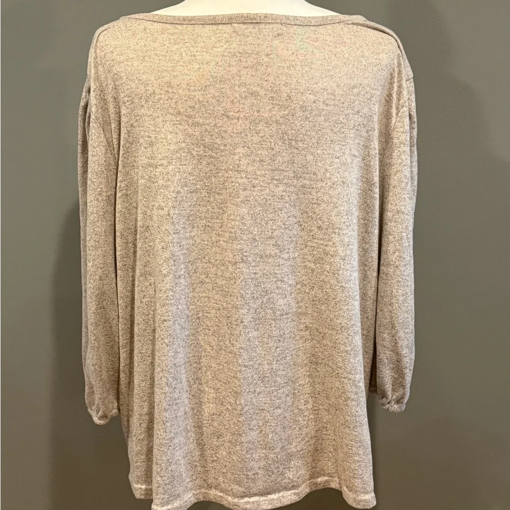 *GENTLY WORN* 89th & Madison Size 3X Cream Rhinestone Scoopneck Pullover Blouse - Picture 2 of 7